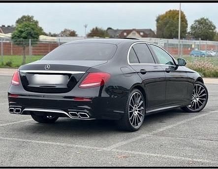 Schwarz Gebraucht 2016 Mercedes E350 AMG line Limousine | 30.000 € (Teuer) - Bild 1/4
