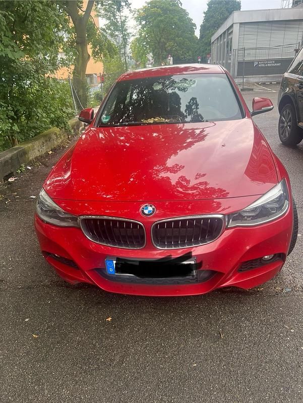 Rot Gebraucht 2019 BMW 330 Limousine | 20.000 € - Bild 1/4