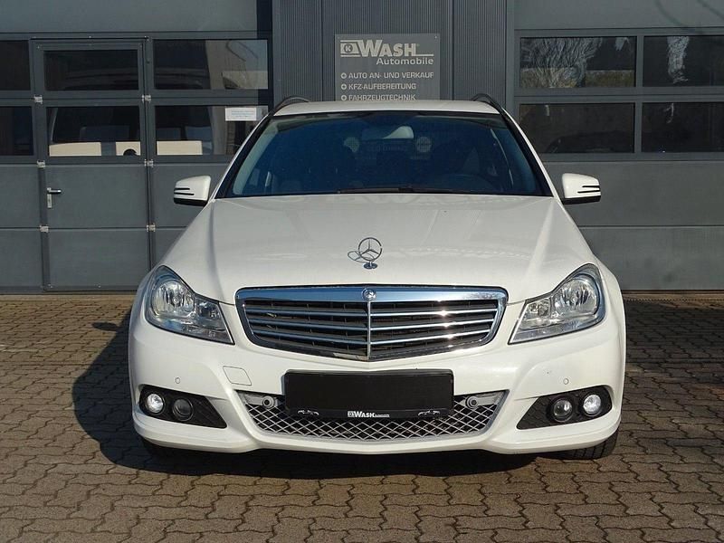 Gebraucht Mercedes C180 156 PS (114 kW) 2013 Weiß Kombi