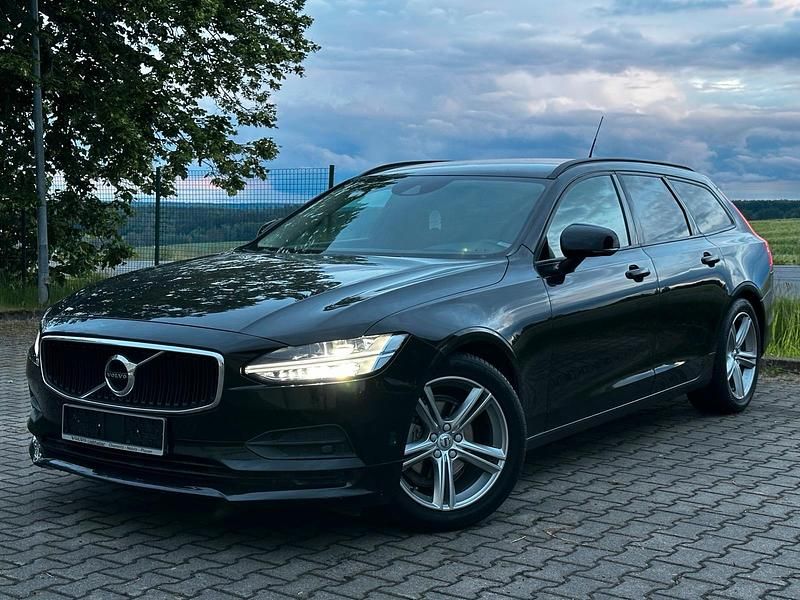 Schwarz Gebraucht 2018 Volvo V90 Momentum Kombi | 13.475 € - Bild 1/4
