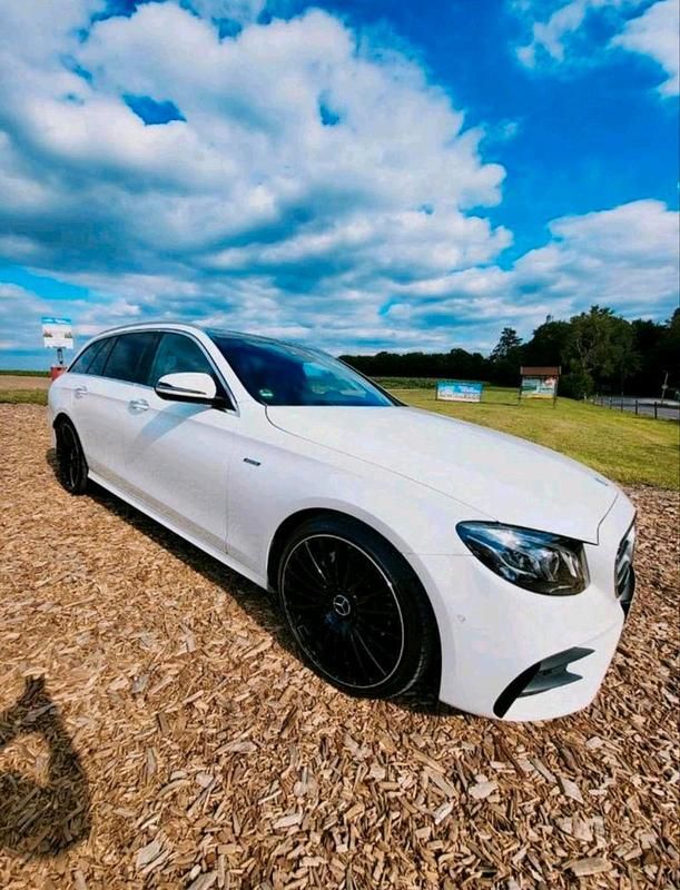 Weiß Gebraucht 2017 Mercedes 220 AMG line Kombi | 20.100 € (Fairer Preis) - Bild 1/4