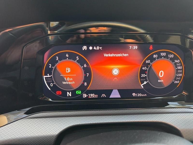 Gebraucht VW Golf VIII Active 131 PS (96 kW) 2022 Rot Kleinwagen