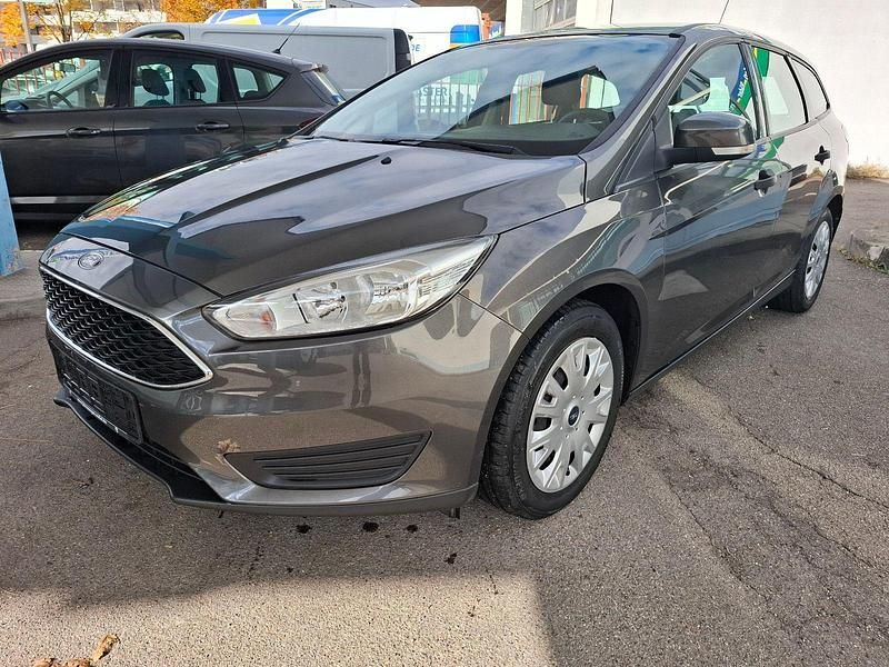 Gebraucht Ford Focus Ambiente 101 PS (74 kW) 2015 Grau Kombi