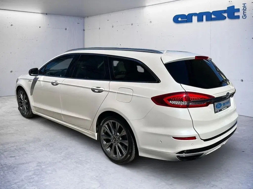 Używany Ford Mondeo Vignale 188 KM (138 kW) 2019 Biały Sedan/Limuzyna
