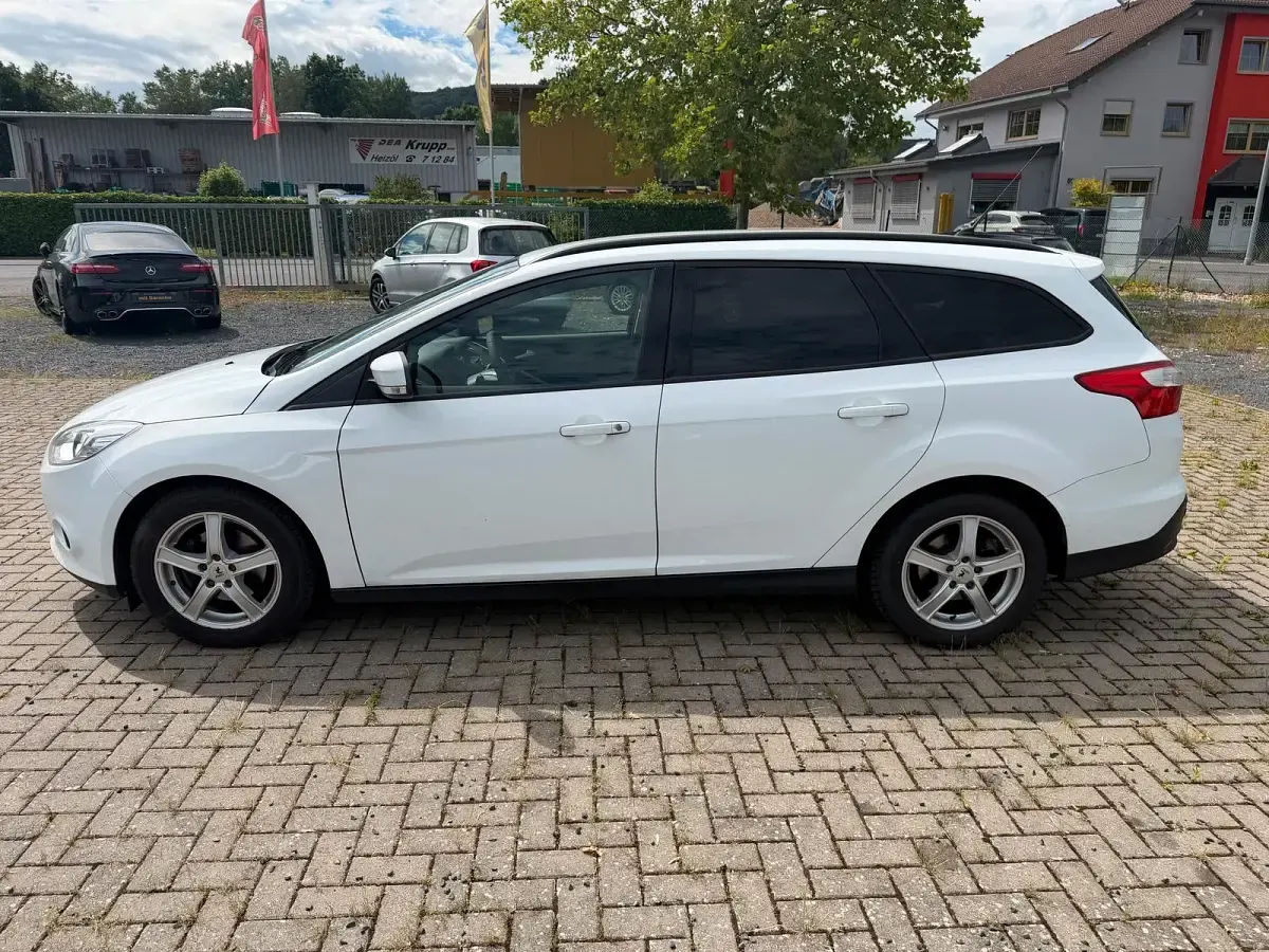 Gebraucht Ford Focus 115 PS (84 kW) 2014 Weiß Kombi