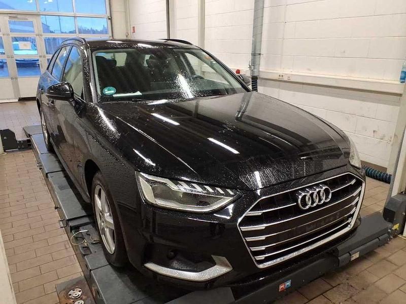 Gebraucht Audi A4 Advanced Plus 163 PS (119 kW) 2022 Mythosschwarz metallic Kombi