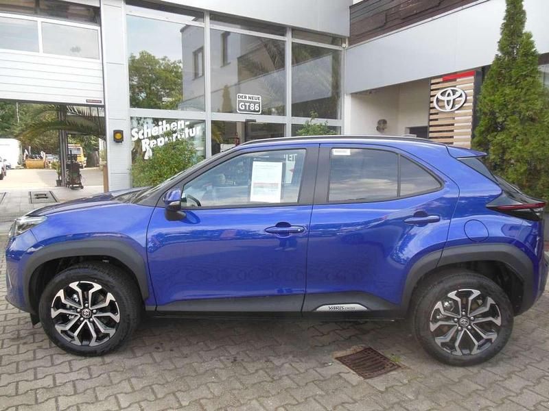 Neu Toyota Yaris Cross 131 PS (96 kW) 2025 Blau SUV