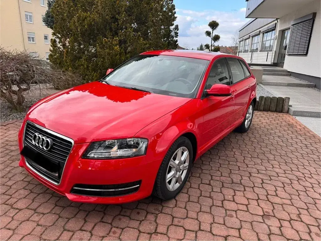 Gebraucht Audi A3 Ambition 105 PS (77 kW) 2011 Rot Kleinwagen