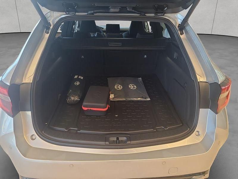 Neu Toyota Corolla 179 PS (131 kW) 2025 Silber Kombi