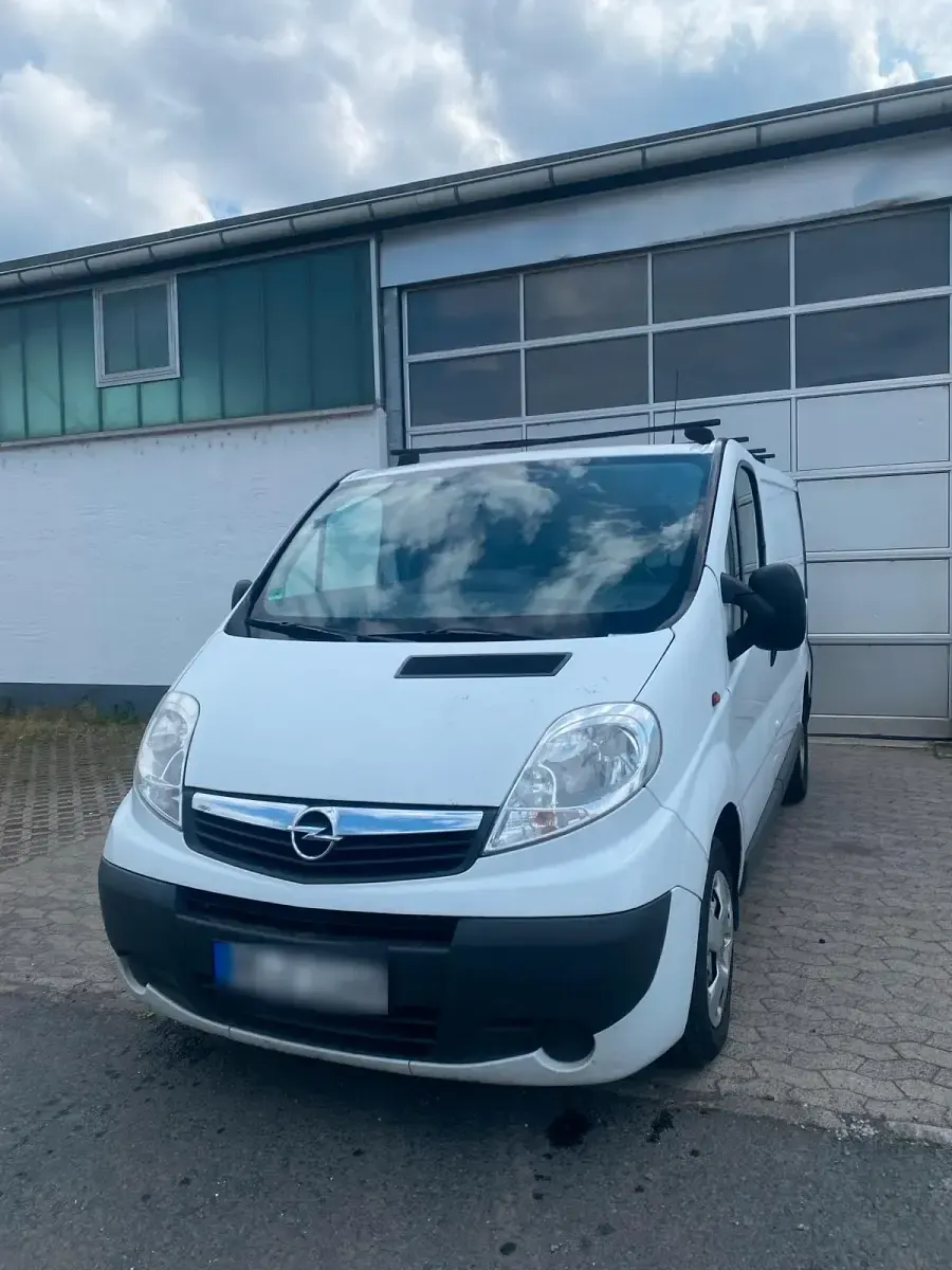 Używany Opel Vivaro 110 KM (80 kW) 2013 Biały Minivan