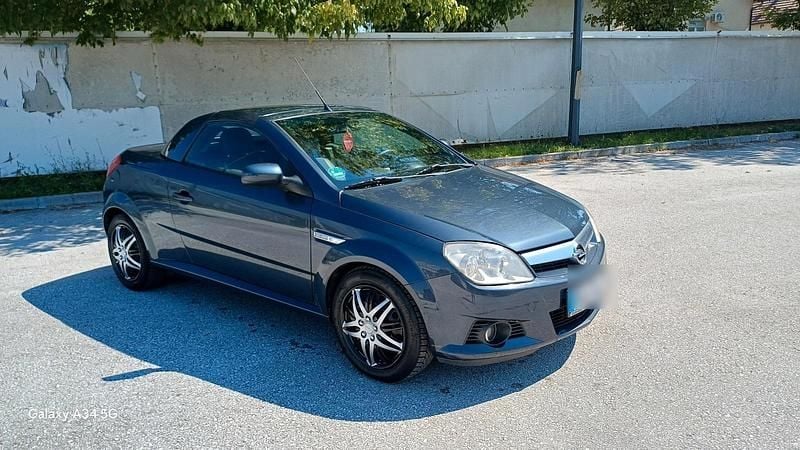 Grau Gebraucht 2008 Opel Tigra Cabrio | 1.550 € (Fairer Preis) - Bild 1/4