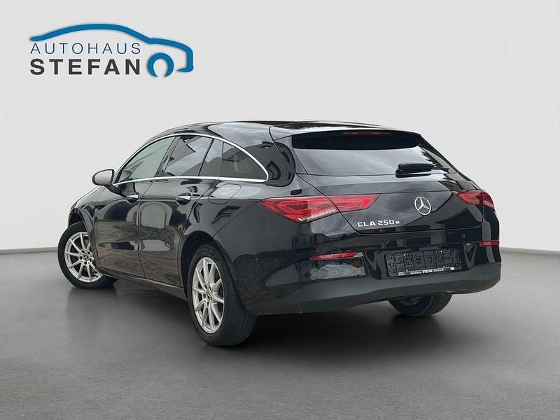 Gebraucht Mercedes CLA250e Shooting Brake 218 PS (160 kW) 2022 Schwarz Kombi