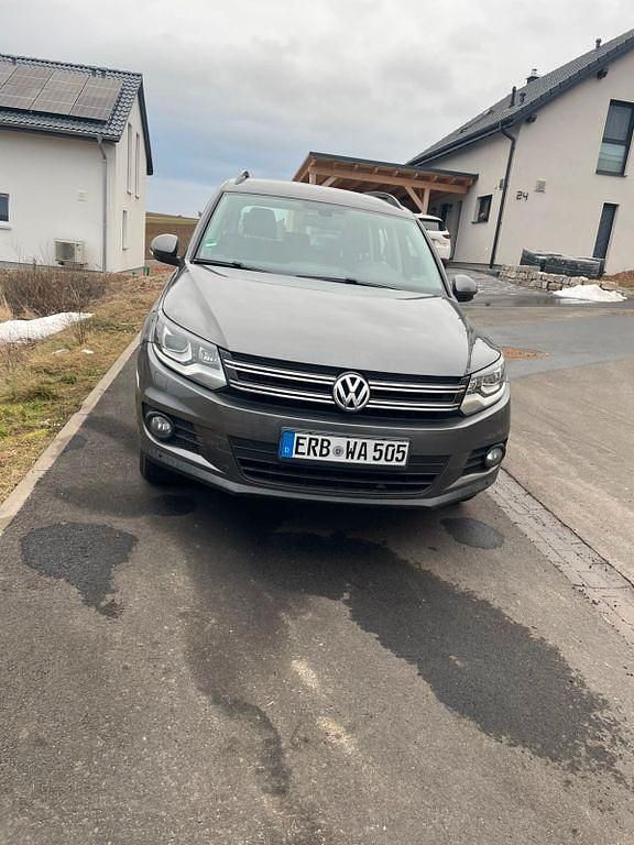 Gebraucht VW Tiguan Trendline 160 PS (117 kW) 2012 Grau SUV