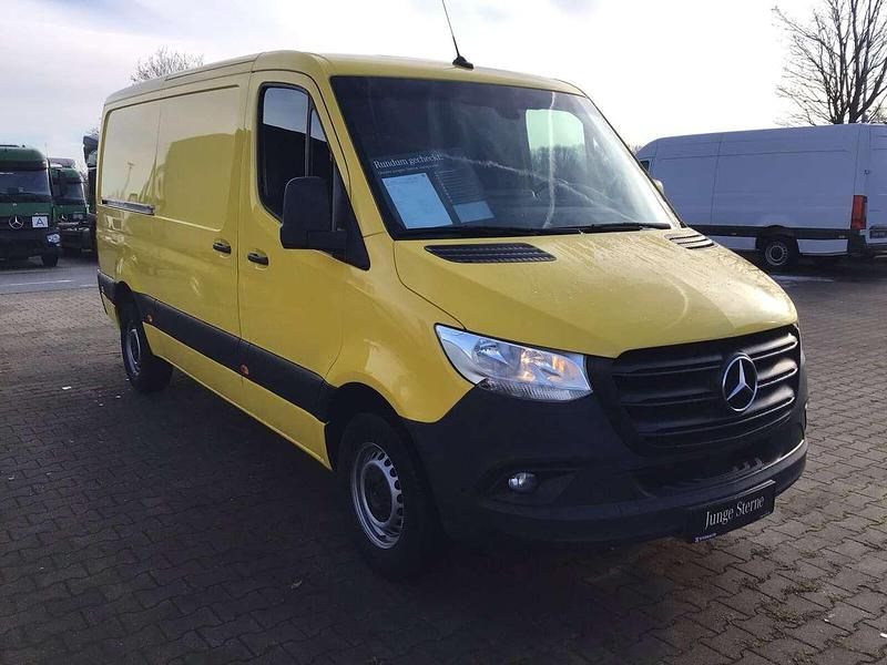 Gebraucht Mercedes Sprinter 163 PS (119 kW) 2021 Verkehrsgelb "89" Van