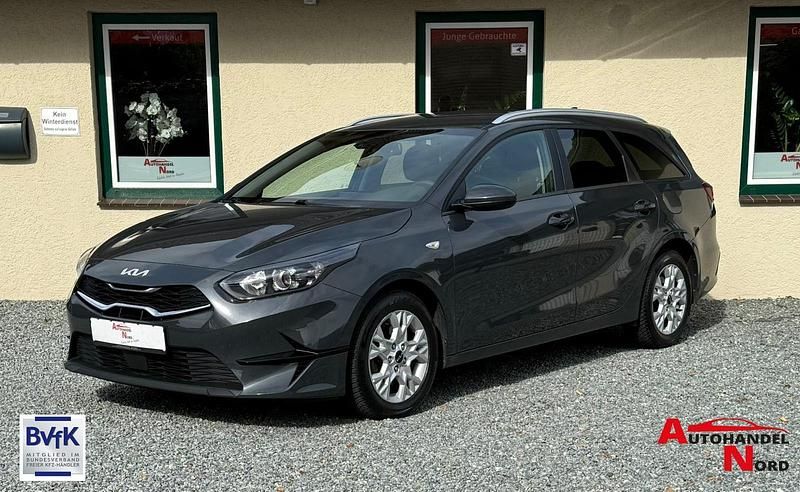 Grau Gebraucht 2022 Kia Ceed Kombi | 15.485 € (Superpreis) - Bild 1/4