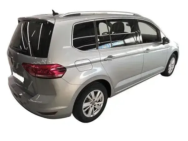 Gebraucht VW Touran Highline 150 PS (110 kW) 2025 Oyster silver metallic Van / Kleinbus