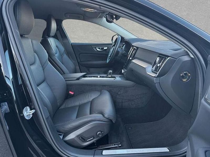 Gebraucht Volvo V60 Plus 197 PS (144 kW) 2025 Schwarz Kombi