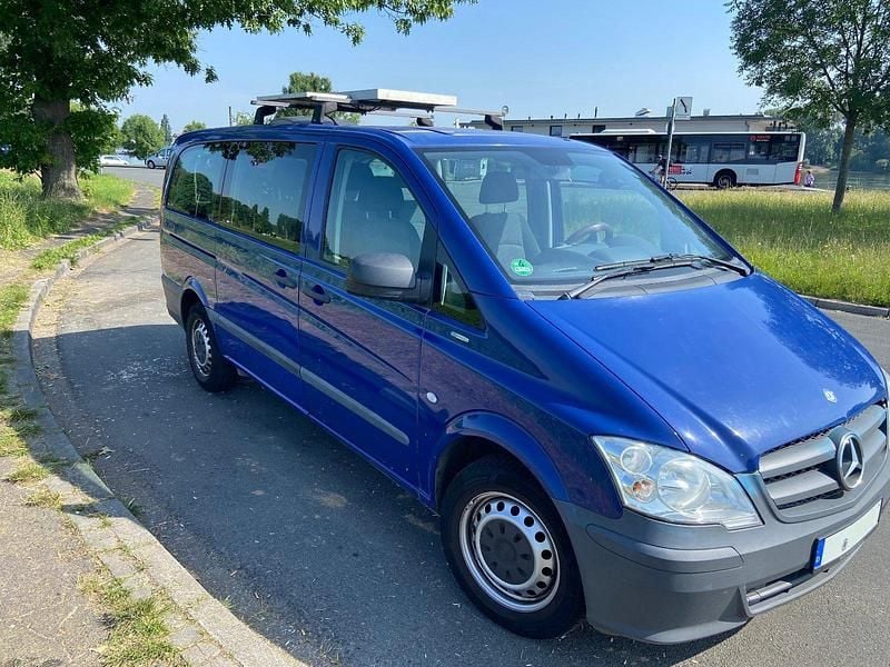 Blau Gebraucht 2012 Mercedes Vito Van / Kleinbus | 8.200 € (Etwas zu teuer) - Bild 1/4