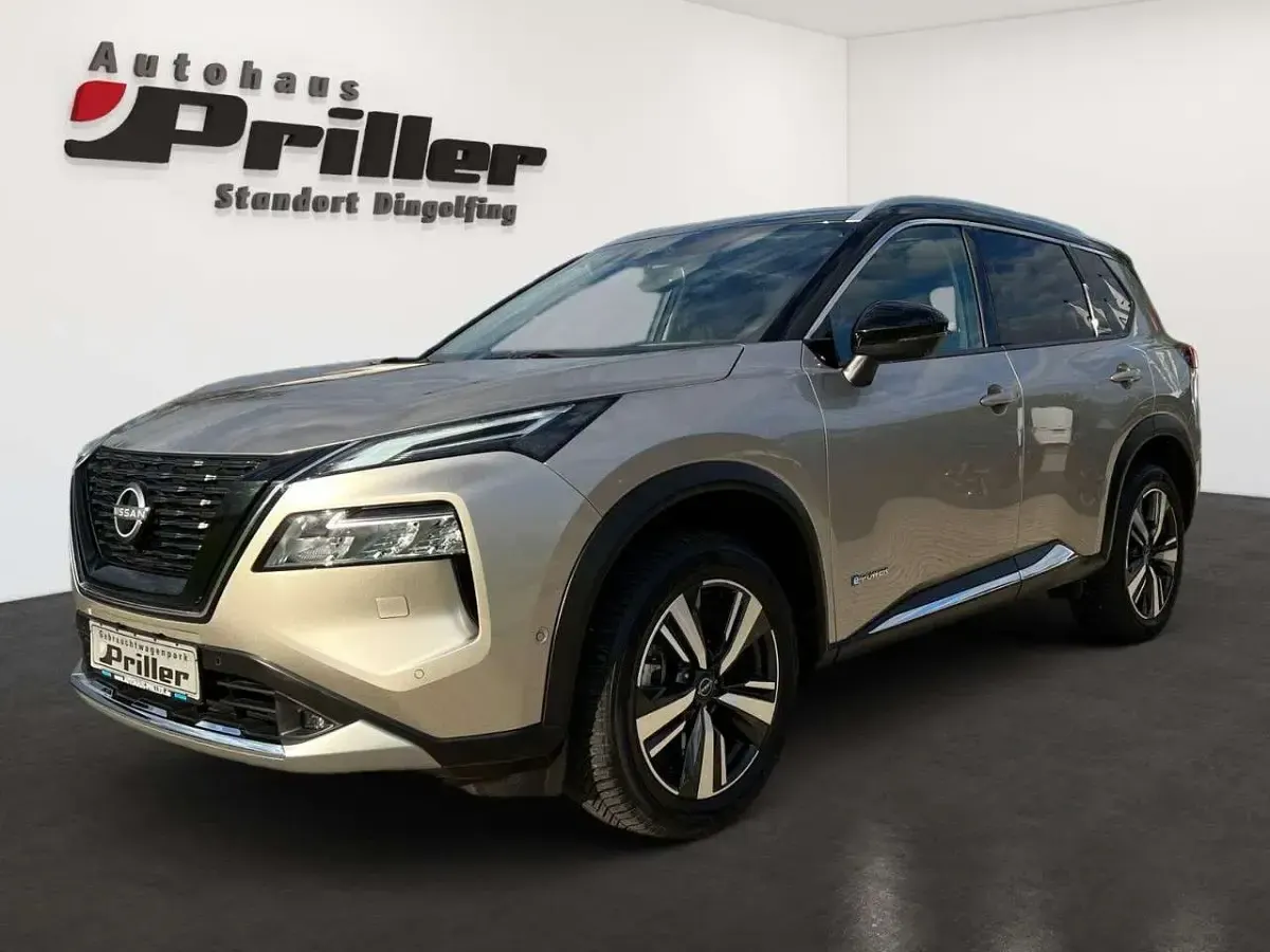 Gebraucht Nissan X-Trail Tekna 213 PS (156 kW) 2023 Silber SUV