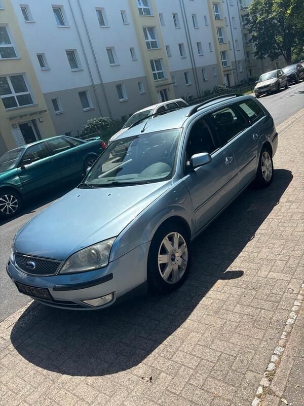 Blau Gebraucht 2004 Ford Mondeo Ghia Kombi | 1.000 € (Guter Preis) - Bild 1/4