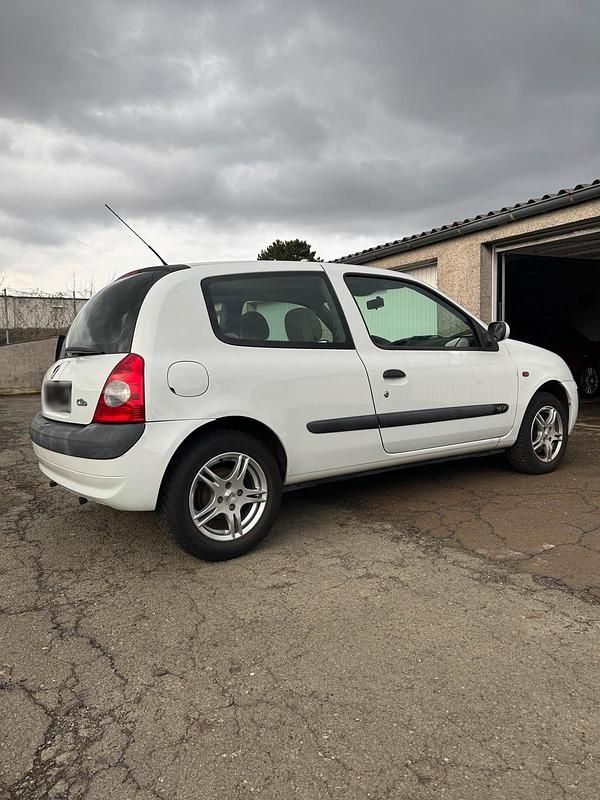 Gebraucht Renault Clio II 75 PS (55 kW) 2001 Weiß Kleinwagen