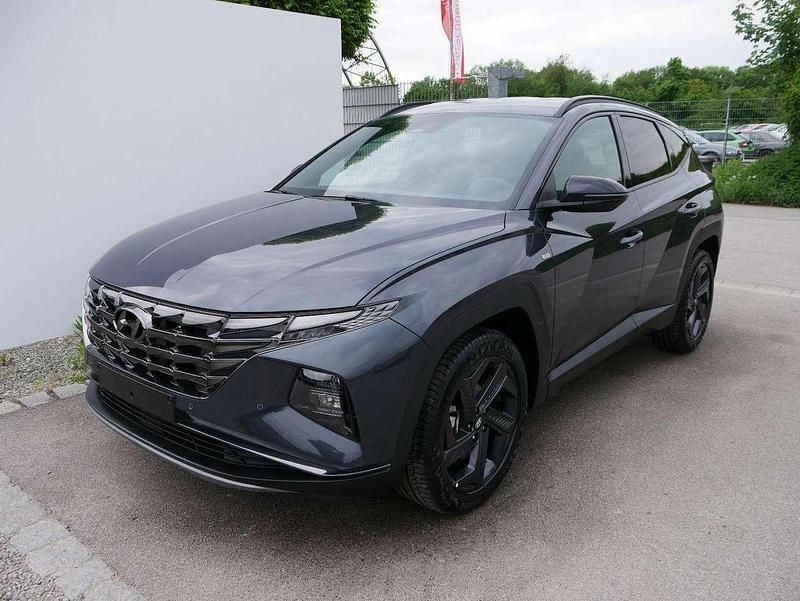 Shimmering silver Neu 2024 Hyundai Tucson Trend SUV | 33.290 € (Superpreis) - Bild 1/4