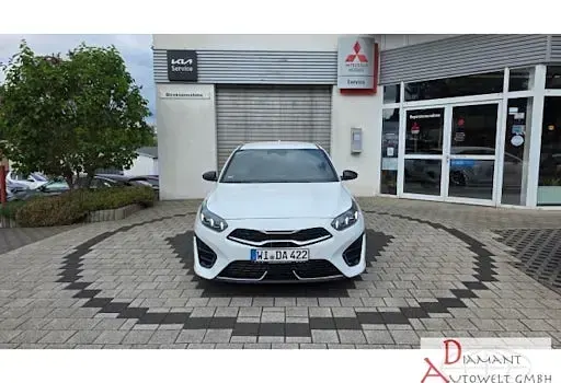 Używany Kia Ceed GT-Line 150 KM (110 kW) 2025 Biały Hatchback