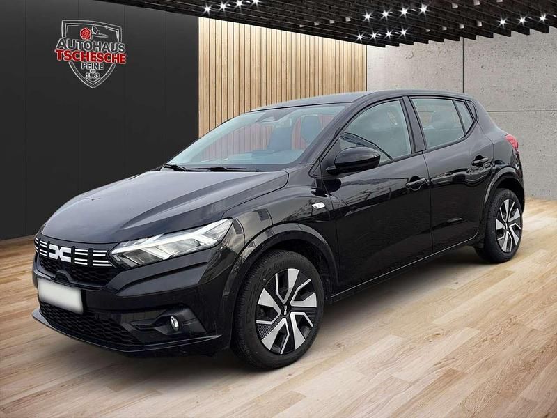 Schwarz (perlmuttschwarz) Gebraucht 2024 Dacia Sandero Expression Kleinwagen | 12.990 € (Superpreis) - Bild 1/4