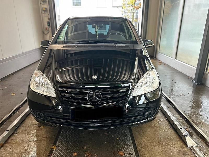 Schwarz Gebraucht 2011 Mercedes A160 Kleinwagen | 6.300 € (Fairer Preis) - Bild 1/4
