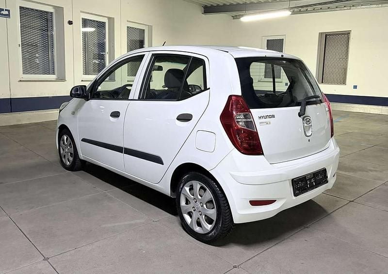 Gebraucht Hyundai i10 69 PS (50 kW) 2012 Weiß Kleinwagen