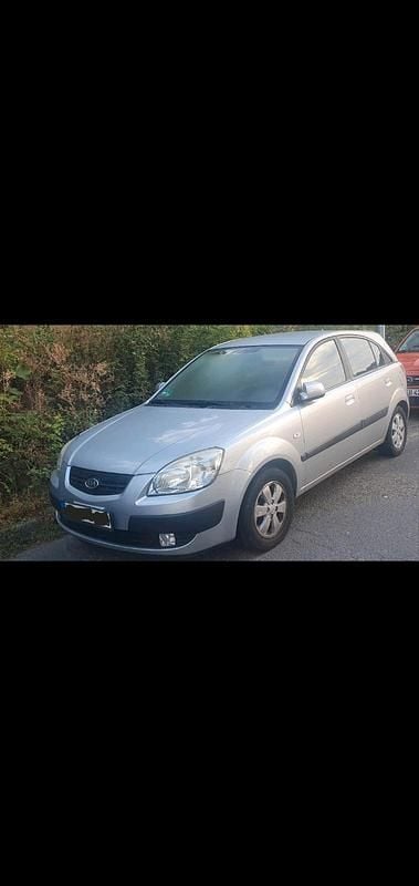 Grau Gebraucht 2009 Kia Rio Kleinwagen | 1.100 € (Superpreis) - Bild 1/4