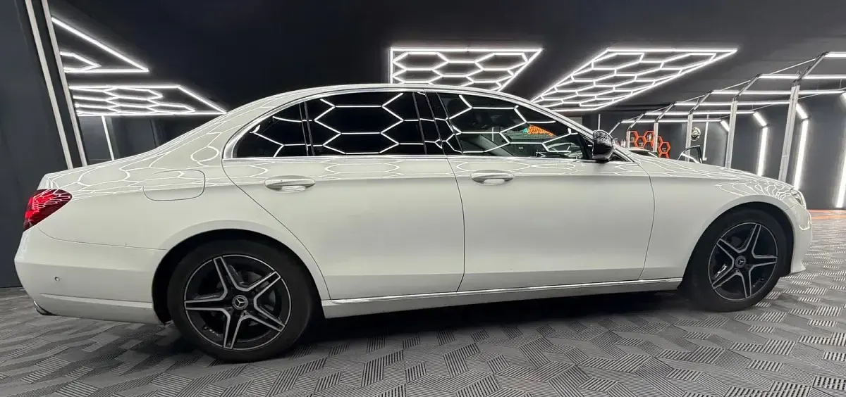 Gebraucht Mercedes E200 184 PS (135 kW) 2016 Weiß Limousine