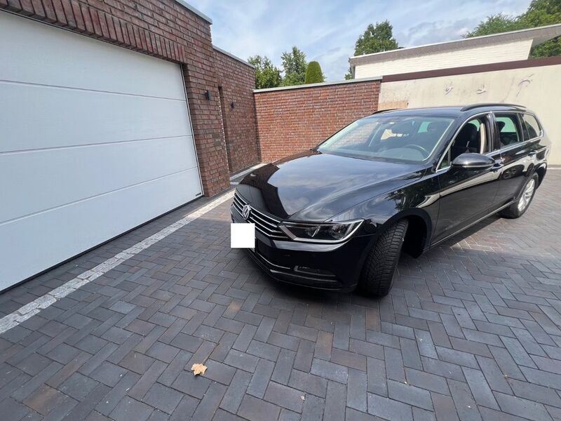 Schwarz Gebraucht 2018 VW Passat Comfortline Kombi | 17.000 € (Fairer Preis) - Bild 1/4