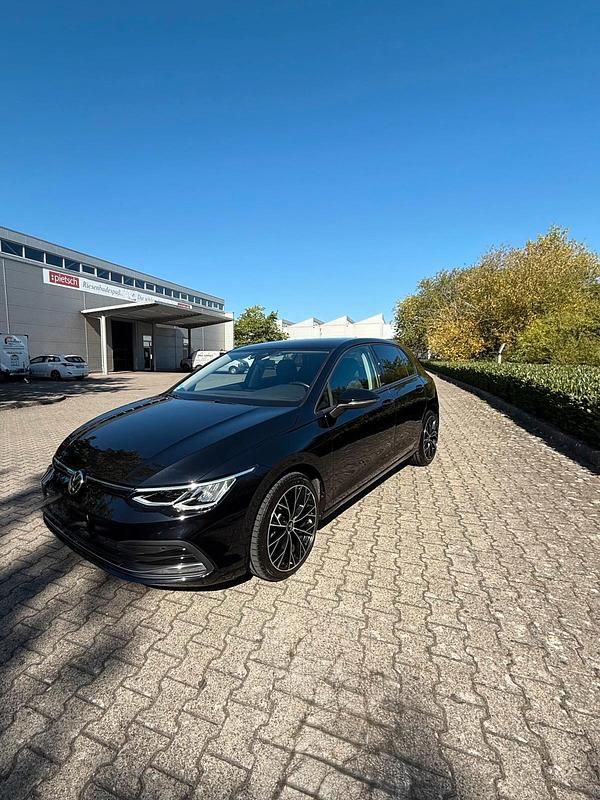 Gebraucht VW Golf VIII Active 130 PS (95 kW) 2021 Schwarz Kombi