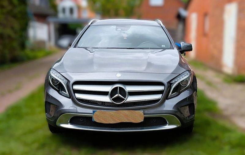Silber Gebraucht 2016 Mercedes GLA200 Urban SUV | 18.600 € (Fairer Preis) - Bild 1/4