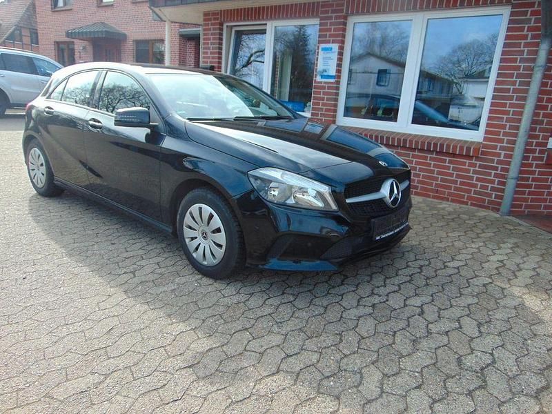 Gebraucht Mercedes A160 90 PS (66 kW) 2018 Schwarz Limousine