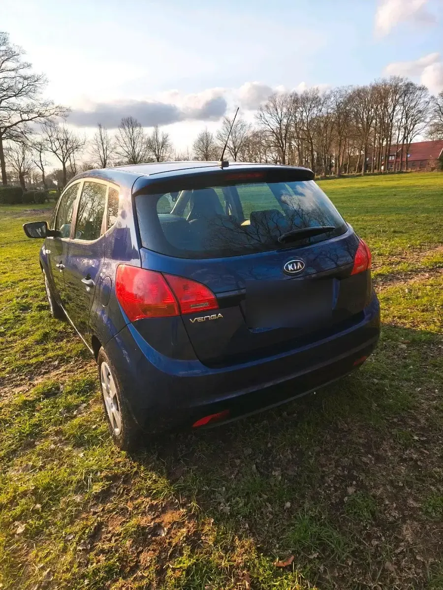 Gebraucht Kia Venga 90 PS (66 kW) 2010 Blau Kleinwagen