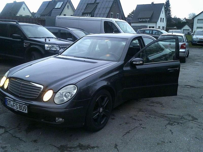 Gebraucht Mercedes E270 177 PS (130 kW) 2003 Grau Limousine