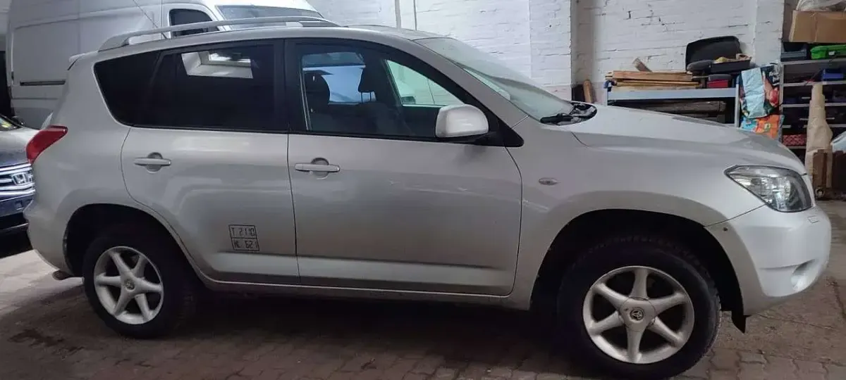 Gebraucht Toyota RAV4 152 PS (111 kW) 2007 Silber SUV