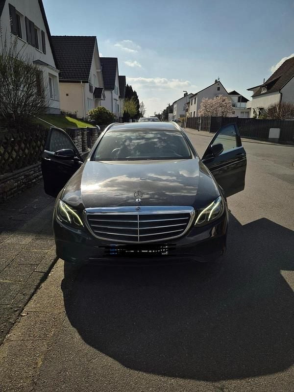 Gebraucht Mercedes E200 150 PS (110 kW) 2018 Schwarz Kombi