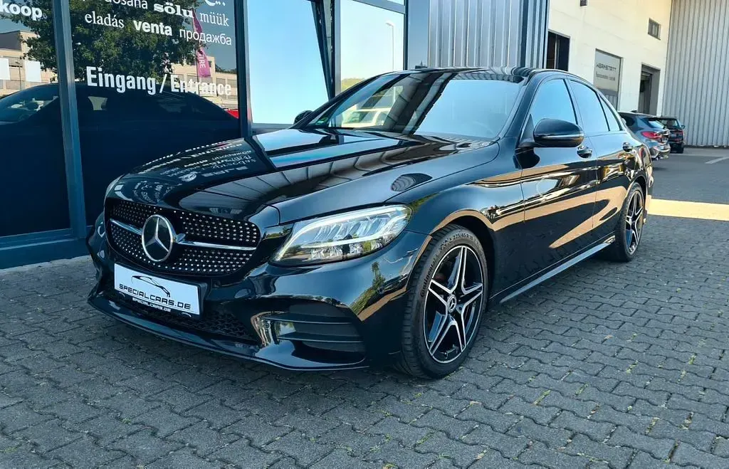 Gebraucht Mercedes 200 AMG line 160 PS (117 kW) 2020 Schwarz Limousine