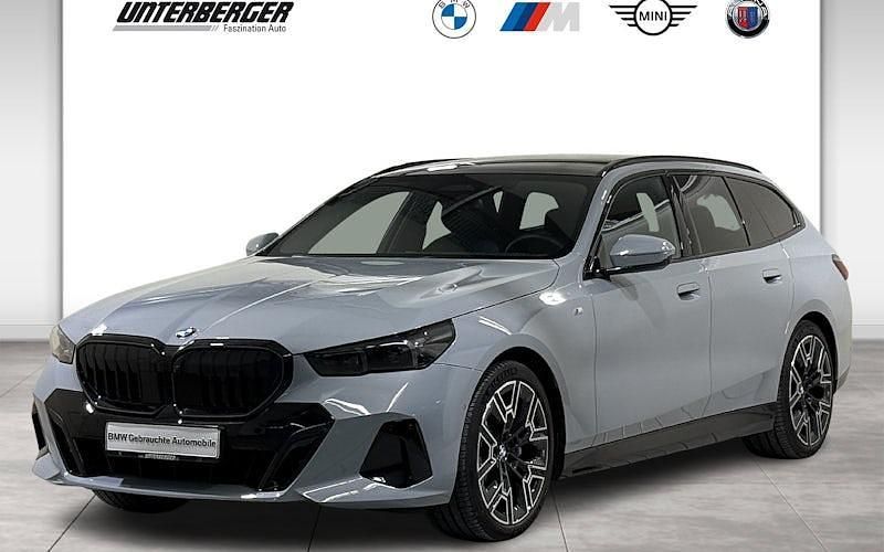 Grau Gebraucht 2025 BMW 540 Comfort Edition Kombi | 67.890 € (Superpreis) - Bild 1/4