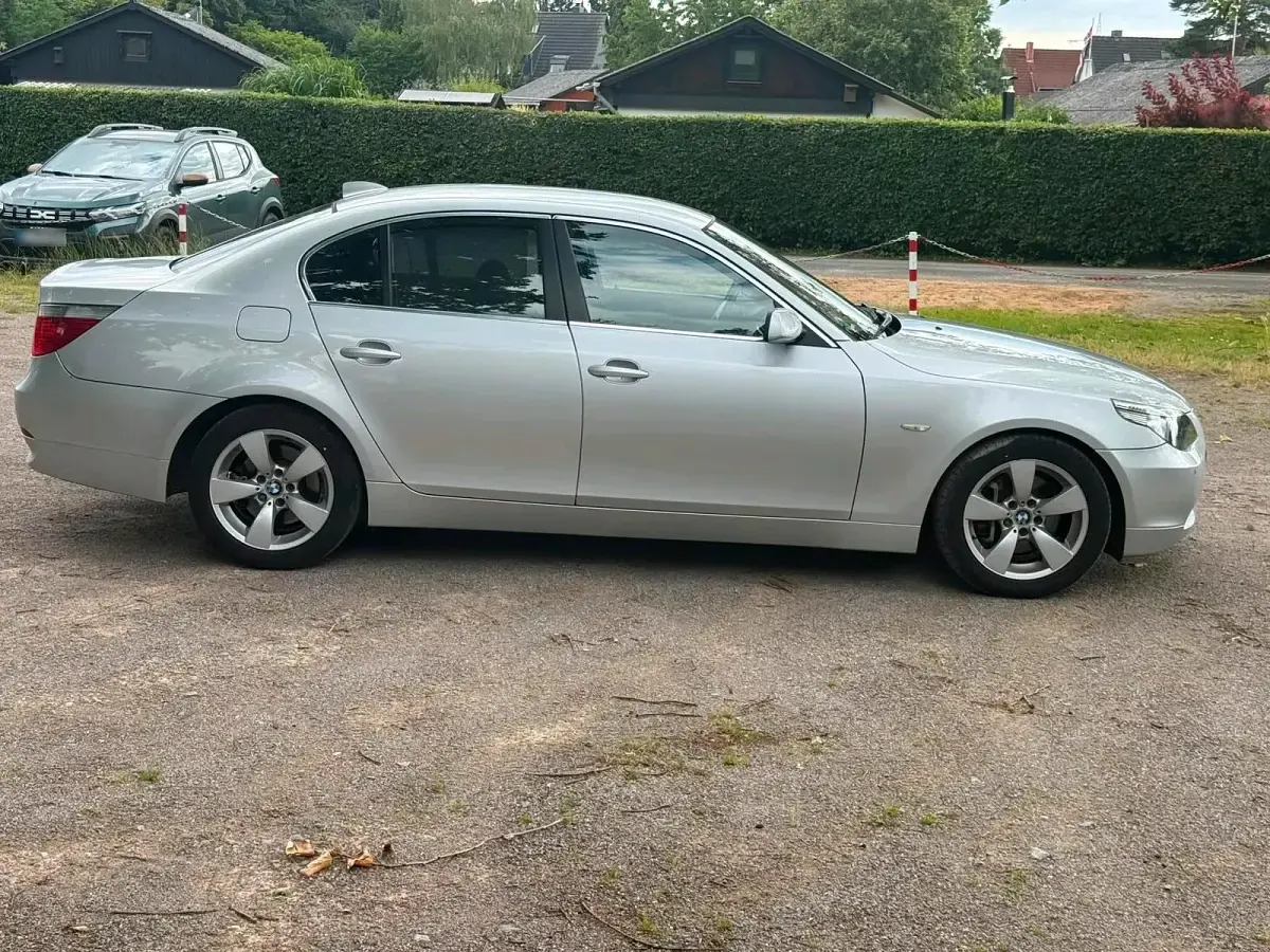 Gebraucht BMW 530 240 PS (176 kW) 2004 Silber Limousine