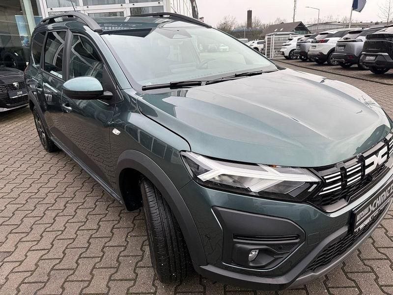 Gebraucht Dacia Jogger Expression 94 PS (69 kW) 2025 Grün Van / Kleinbus