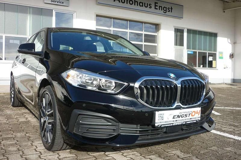Schwarz 2 Gebraucht 2020 BMW 118 Advantage Kleinwagen | 18.970 € (Etwas zu teuer) - Bild 1/4