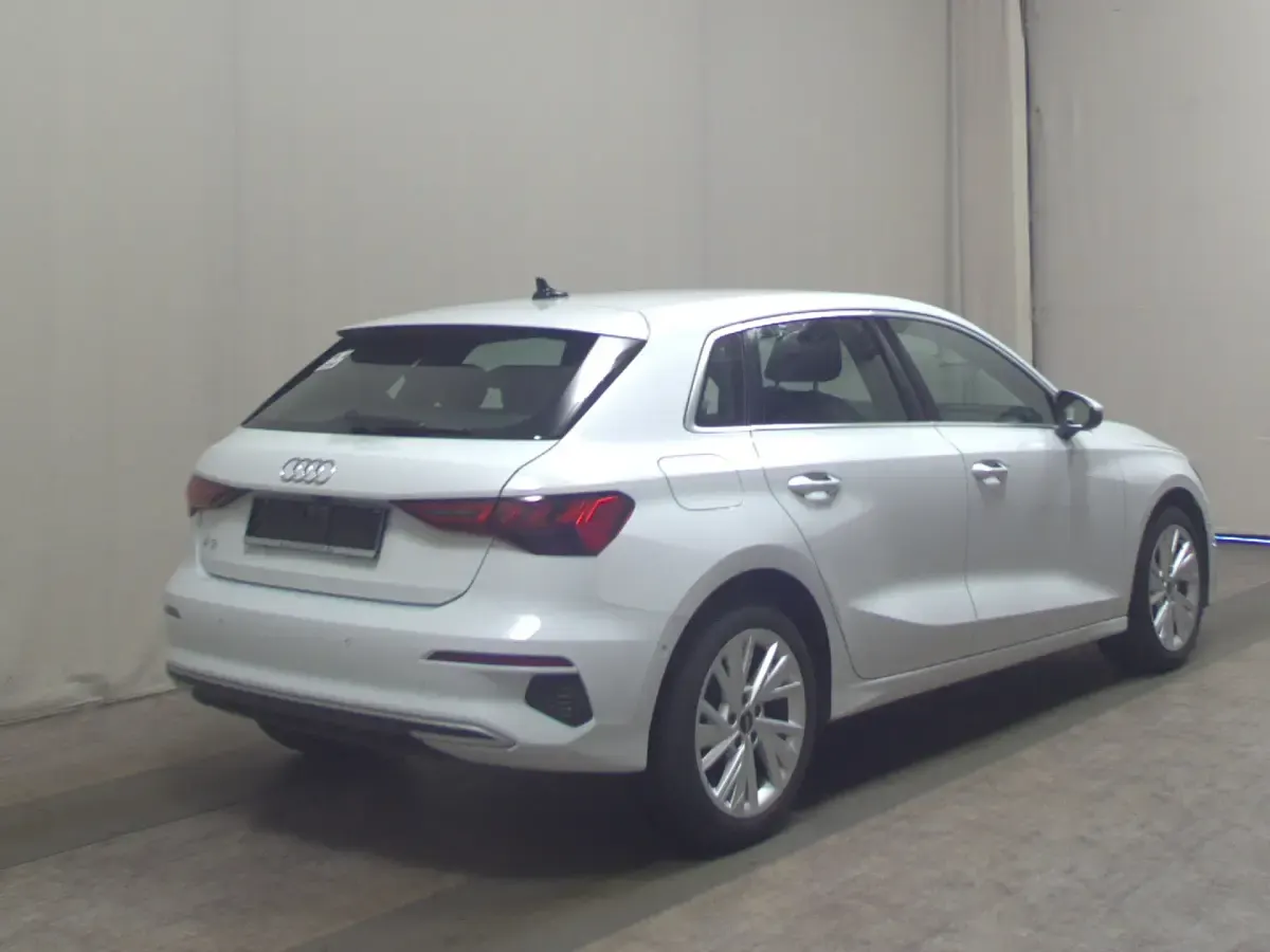 Gebraucht Audi A3 Ambiente 150 PS (110 kW) 2022 Weiss Limousine