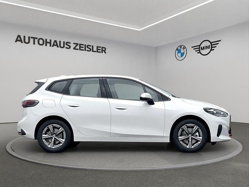 Gebraucht BMW 220 Active Tourer 156 PS (114 kW) 2025 Mineralweiß Van / Kleinbus