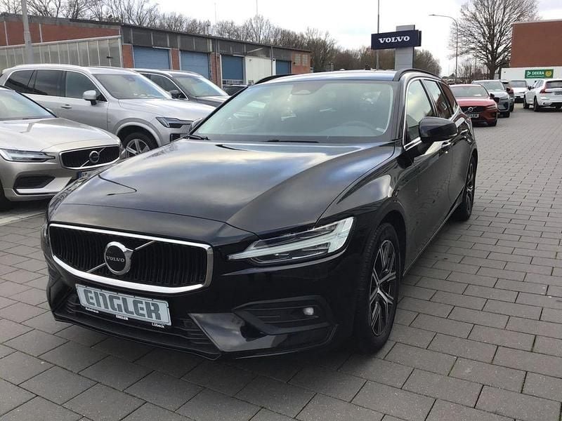 Gebraucht Volvo V60 Core 197 PS (144 kW) 2022 Black solid Kombi