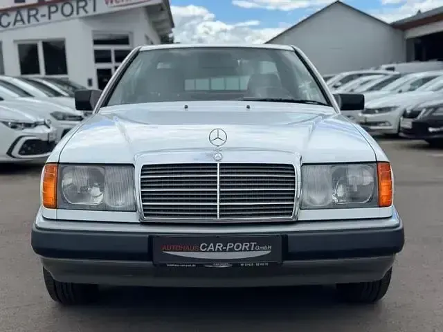 Gebraucht Mercedes 300 180 PS (132 kW) 1987 Weiß Coupé