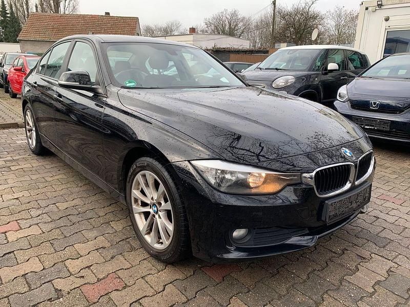 Gebraucht BMW 320 184 PS (135 kW) 2013 Schwarz Limousine